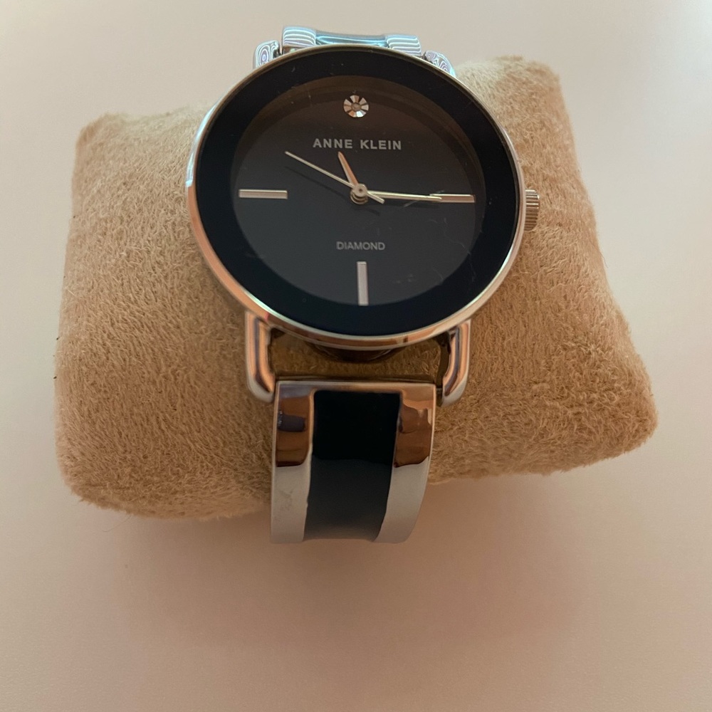 Watch - Picture 3 of 7